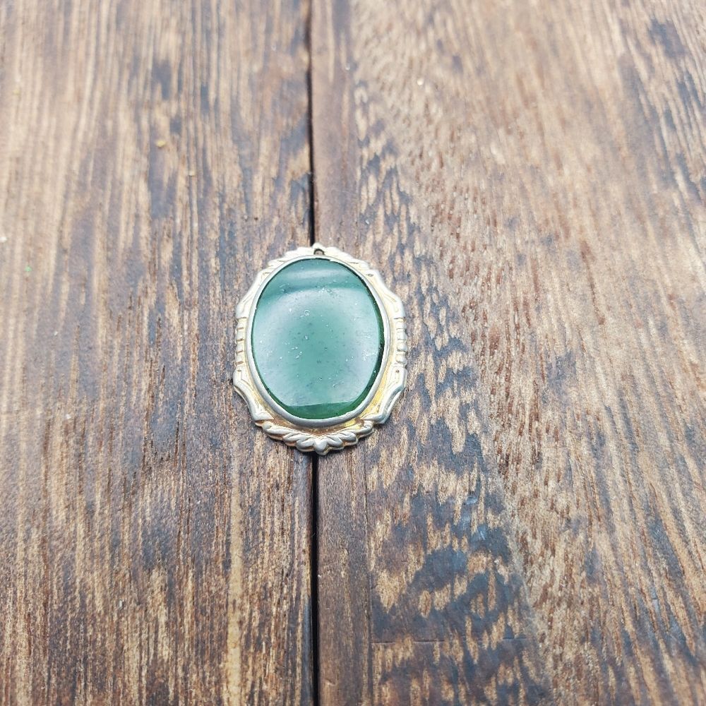 Mirror mirror‎ emerald jealousy pendant